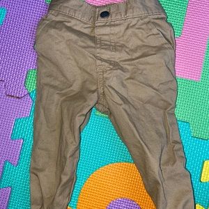 Khaki pants with adjustable back